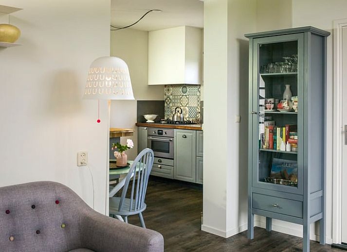 Terras met uitzicht op water bij Vakantiehuis in Kalenberg, Noordwest Overijssel, Overijssel.