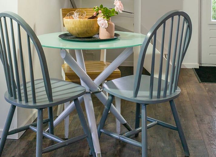 Terras met uitzicht op water bij Vakantiehuis in Kalenberg, Noordwest Overijssel, Overijssel.