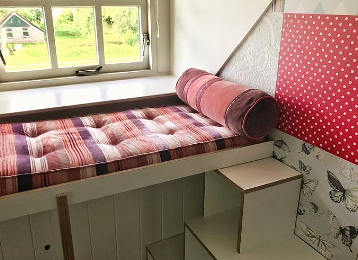 Terras met uitzicht op water bij Vakantiehuis in Kalenberg, Noordwest Overijssel, Overijssel.