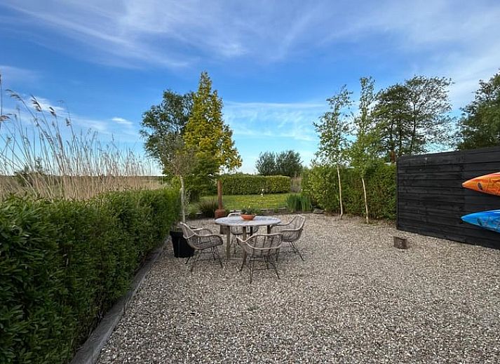 Vakantiehuis in Kalenberg met ruim terras en uitzicht op natuur in Noordwest Overijssel, ideaal voor ontspanning en buitenleven.