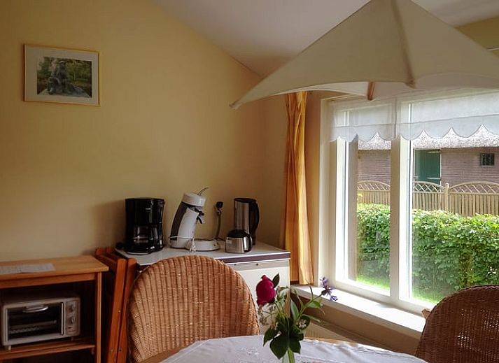 Ferienhaus am Wasser in Kalenberg im Nordwesten von Overijssel, charmantes Ferienhaus mit Reetdach.