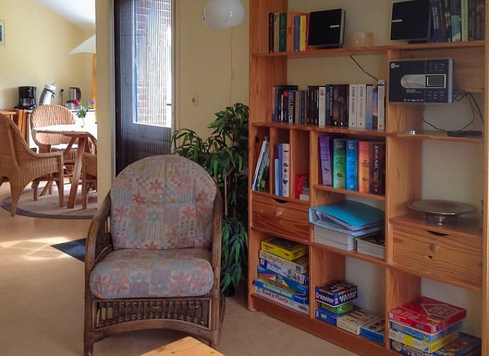 Verschneites Ferienhaus in Kalenberg, winterlicher Charme im Nordwesten von Overijssel.