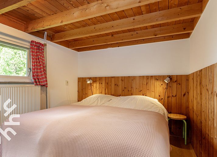 OV598 Ferienhaus in Kalenberg, Nordwest Overijssel, mit Reetdach und gruenem Garten am Wasser.