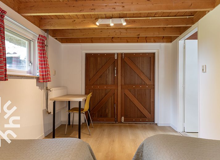 Moderne Waschkueche im Ferienhaus OV598, Kalenberg, mit Waschmaschine und Trockner.