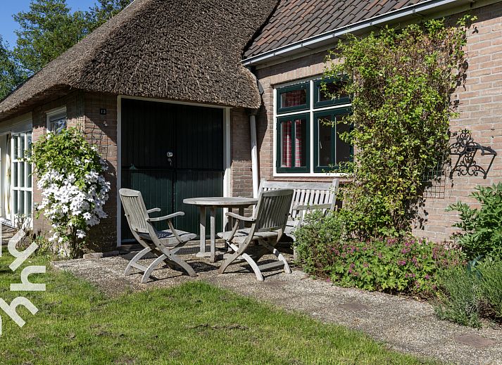 Moderne Waschkueche im Ferienhaus OV598, Kalenberg, mit Waschmaschine und Trockner.