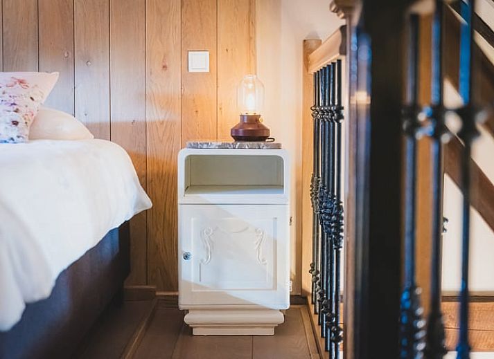 Ruime eetkamer in Vakantiehuis in Sint Jansklooster, Noordwest Overijssel, perfect voor familiediners.