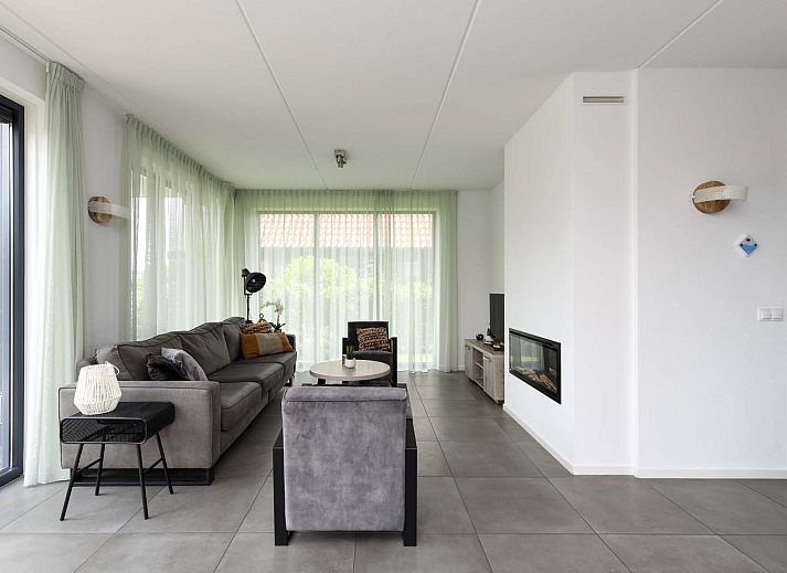 Freistehendes Haus in Ossenzijl mit Blick auf das Wasser in Nordwest Overijssel, Overijssel.