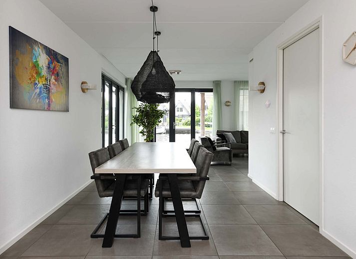 Grner Garten am Einfamilienhaus in Ossenzijl, Nordwest Overijssel, Overijssel.