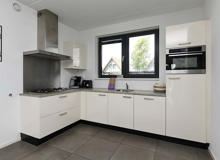 Grner Garten am Einfamilienhaus in Ossenzijl, Nordwest Overijssel, Overijssel.