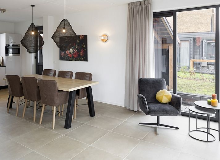 Discover Watervilla 6A, a charming waterfront vacation home in Ossenzijl, Northwest Overijssel, with stunning views of nature.