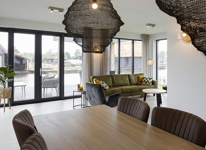 Discover Watervilla 6A, a charming waterfront vacation home in Ossenzijl, Northwest Overijssel, with stunning views of nature.