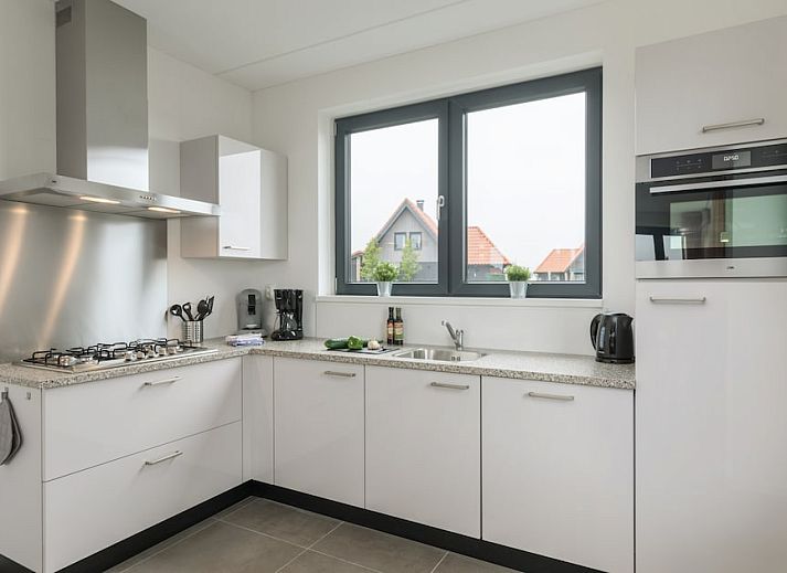 Bright living room in Watervilla 6A, Ossenzijl, Overijssel, with water views and modern furnishings for a relaxing vacation.