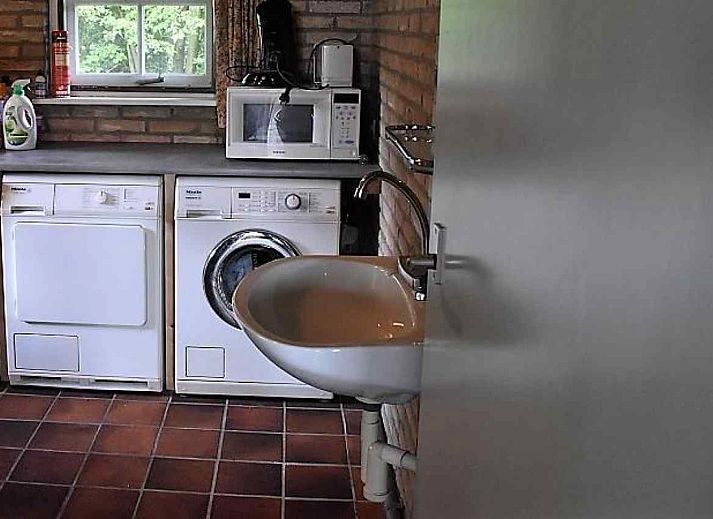 Veranda van OV400 vakantiehuis in Ossenzijl biedt ontspanning in Noordwest Overijssel, Overijssel.