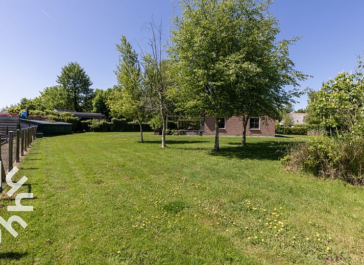 Gemuetliches Wohnzimmer von OV606 in Ossenzijl, Overijssel, mit bequemer Sitzecke.