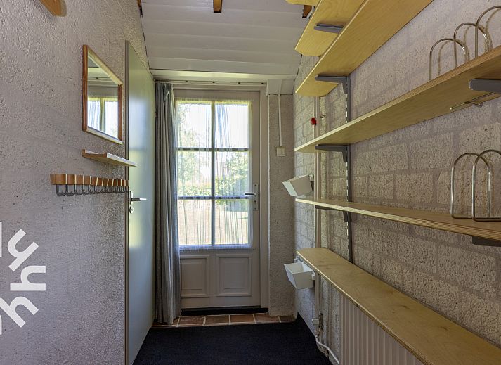 Gemuetliches Wohnzimmer von OV606 in Ossenzijl, Overijssel, mit bequemer Sitzecke.