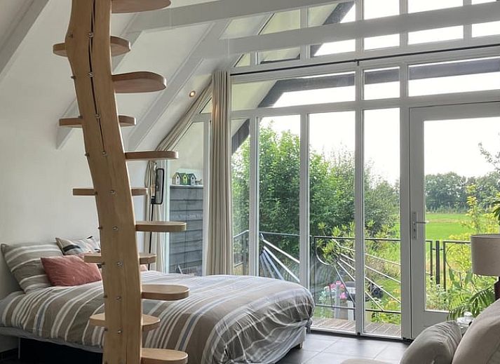 Gemuetliches Ferienhaus in Tuk mit grossen Fenstern und gruener Umgebung im Nordwesten von Overijssel.