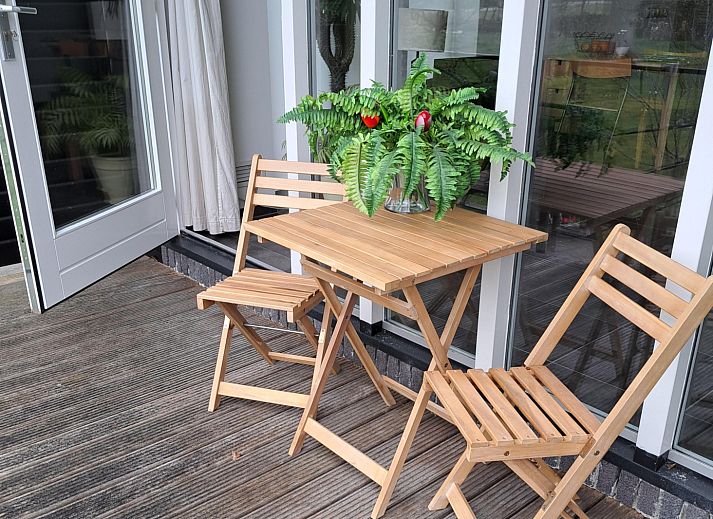 Ferienhaus OV735 in Tuk, Nordwest Overijssel, mit sonnigem Garten und Terrasse, umgeben von ueppiger Natur und rustikalem Charme.