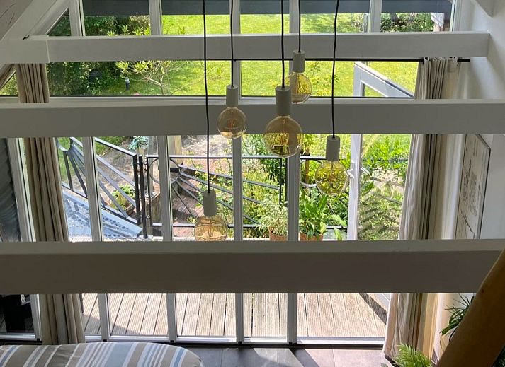 Moderne Kueche im Ferienhaus OV735, Tuk, Nordwest-Overijssel, mit schlichter Verarbeitung und funktioneller Einrichtung.