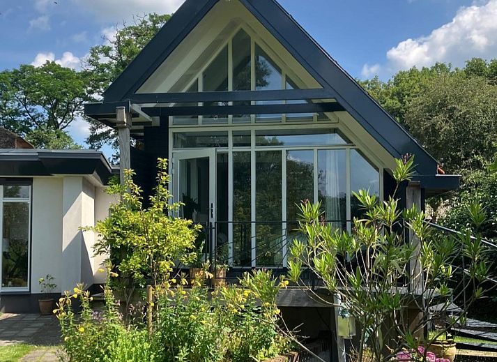 Moderne Kueche im Ferienhaus OV735, Tuk, Nordwest-Overijssel, mit schlichter Verarbeitung und funktioneller Einrichtung.