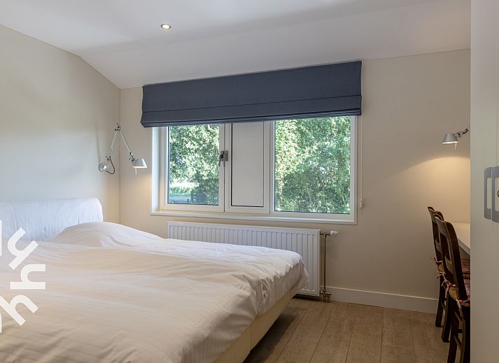 OV573 Ferienhaus in Blokzijl mit Blick auf das Wasser und die gruenen Felder in Nordwest Overijssel, Overijssel.