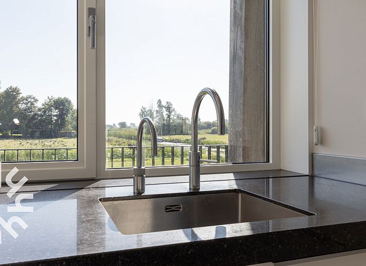 Gemuetliches Schlafzimmer mit Etagenbett in OV573 Ferienhaus Blokzijl, ideal fuer Familien in Nordwest Overijssel, Overijssel.