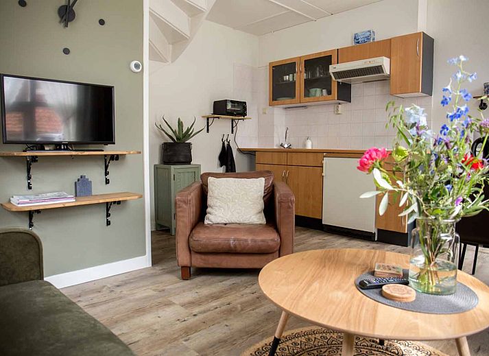 Gezellige binnenruimte van OV685 vakantiehuis in Blokzijl, Overijssel met comfortabele zitkamer.