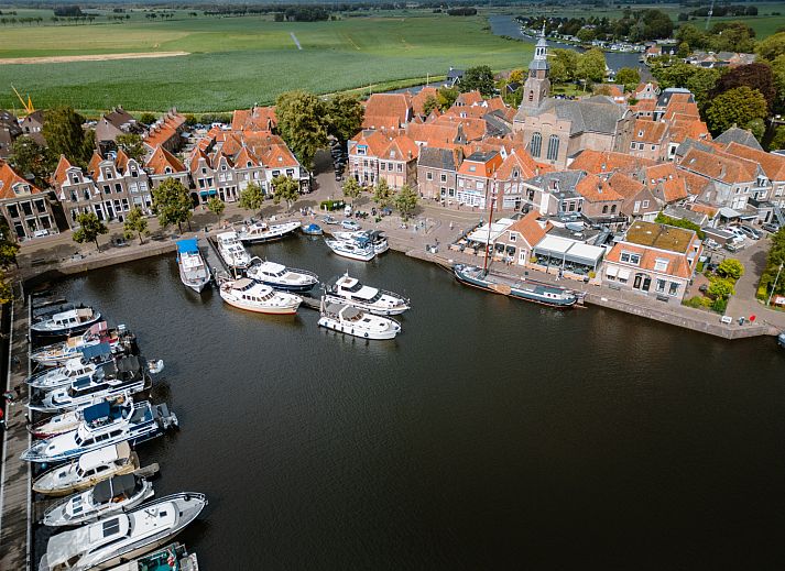 Gezellige binnenruimte van OV685 vakantiehuis in Blokzijl, Overijssel met comfortabele zitkamer.