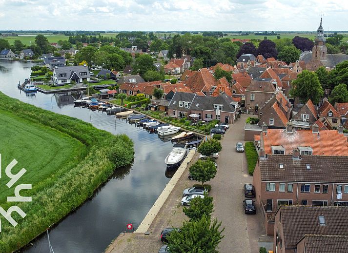Colorful tulip fields near OV685 vacation home in Blokzijl, Northwest Overijssel for an enchanting view.