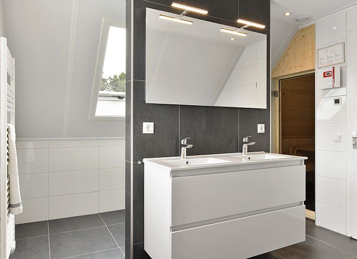 Geniessen Sie die Sauna im 4-Personen-Wellnesshaeuschen 4ELW in Blokzijl, Overijssel.