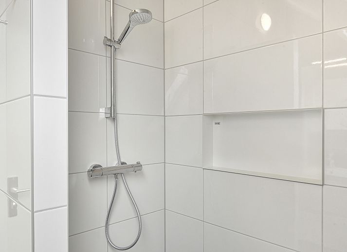 Stilvolles Interieur des 4-Bett-Ferienhauses 4CE3 in Blokzijl, mit komfortablen Sitzgelegenheiten in Overijssel.