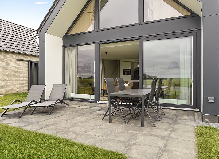 Stilvolles Interieur des 4-Bett-Ferienhauses 4CE3 in Blokzijl, mit komfortablen Sitzgelegenheiten in Overijssel.