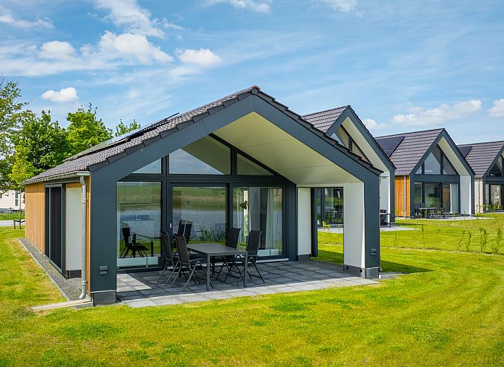 4-persoons woning 4CE2 in Blokzijl met moderne veranda en groene omgeving in Noordwest Overijssel.