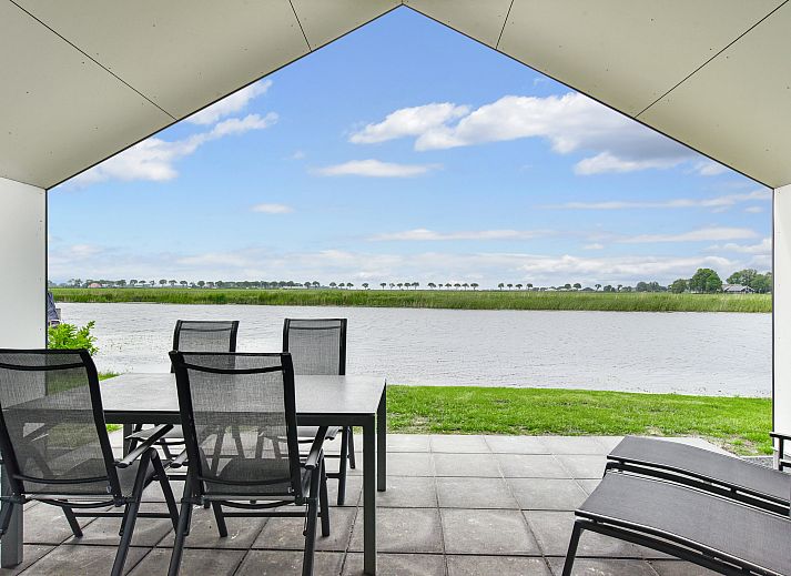 Stijlvolle keuken en eetruimte in 4-persoons accommodatie 4CE2 in Blokzijl, Overijssel.