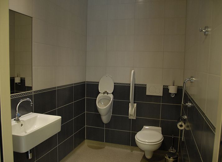 Moderne Kueche im Ferienhaus OV151, Blokzijl, mit geraeumigem Grundriss und Luxusgeraeten in Nordwest-Overijssel.