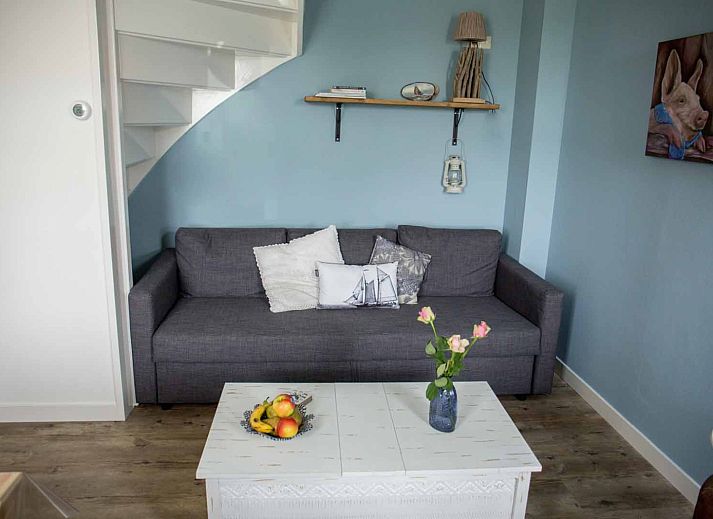 Gemuetliche Atmosphaere in OV683 in Blokzijl, drei Damen stricken fuer ein Ferienhaus im Nordwesten der Overijssel.