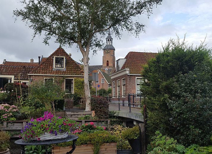Modernes Badezimmer im Ferienhaus OV683, Blokzijl, mit Holzakzenten und stilvoller Einrichtung in Overijssel.