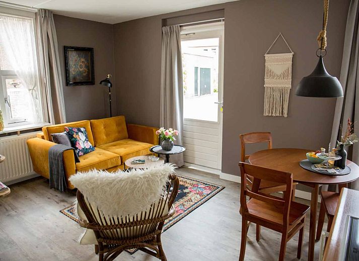 Cozy living room of OV684 vacation home in Blokzijl, with flowers and comfortable sofa, Northwest Overijssel.