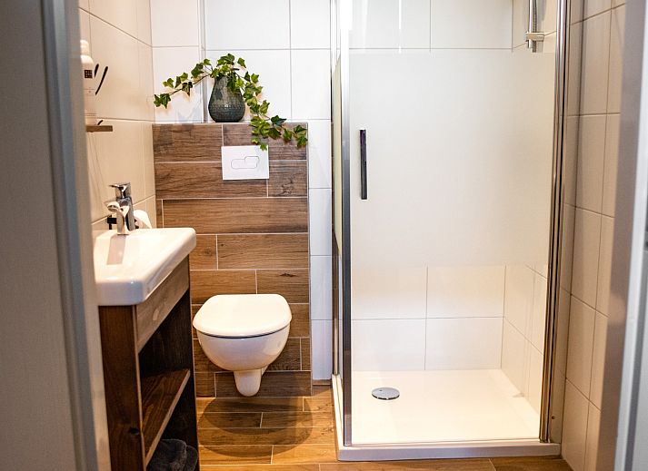 Charming vacation home OV686 in Blokzijl, Overijssel with traditional facade and cozy atmosphere.