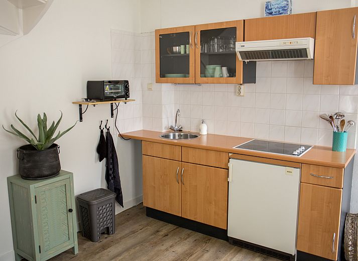 Charming vacation home OV686 in Blokzijl, Overijssel with traditional facade and cozy atmosphere.