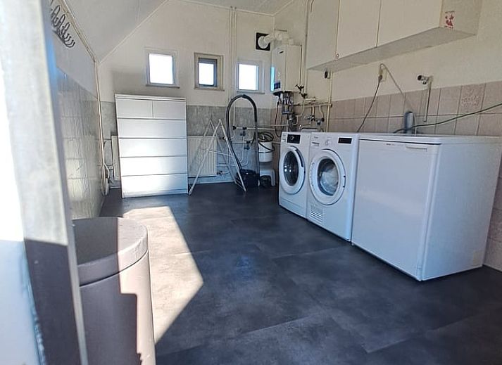 Front view of Holiday home in Blokzijl with awning in Northwest Overijssel, Overijssel.