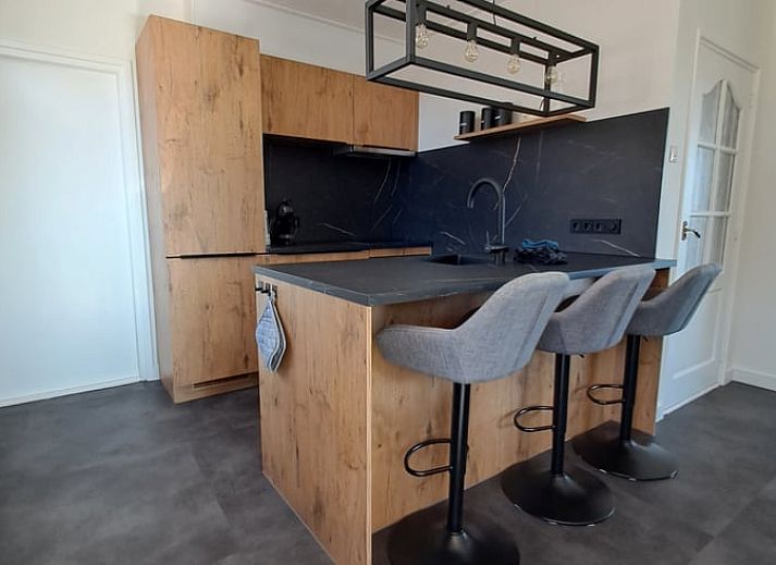 Front view of Holiday home in Blokzijl with awning in Northwest Overijssel, Overijssel.