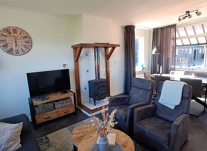 Spacious courtyard of Holiday home in Blokzijl with wooden barn in Northwest Overijssel, Overijssel.