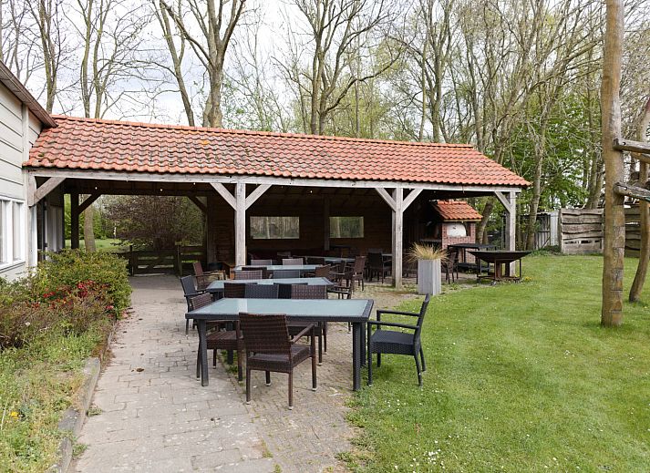 Moderne keuken van OV668 vakantiehuis in Blokzijl, perfect voor groepsmaaltijden.