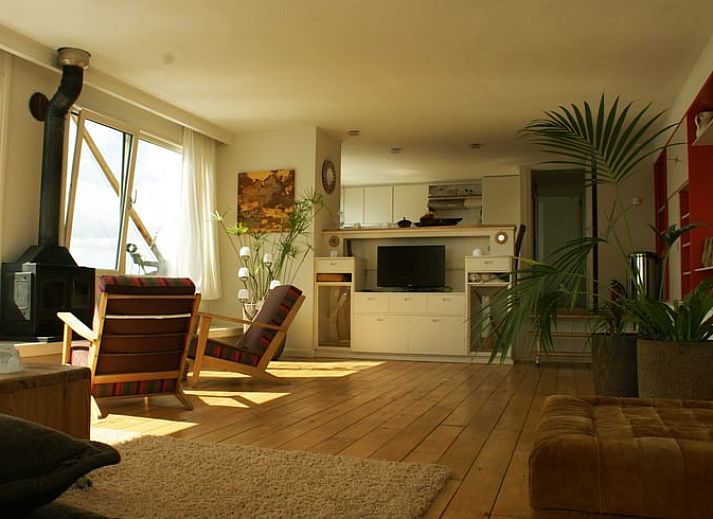 Geniet van het terras aan het water bij Vakantiehuis in IJsselmuiden, Overijssel.