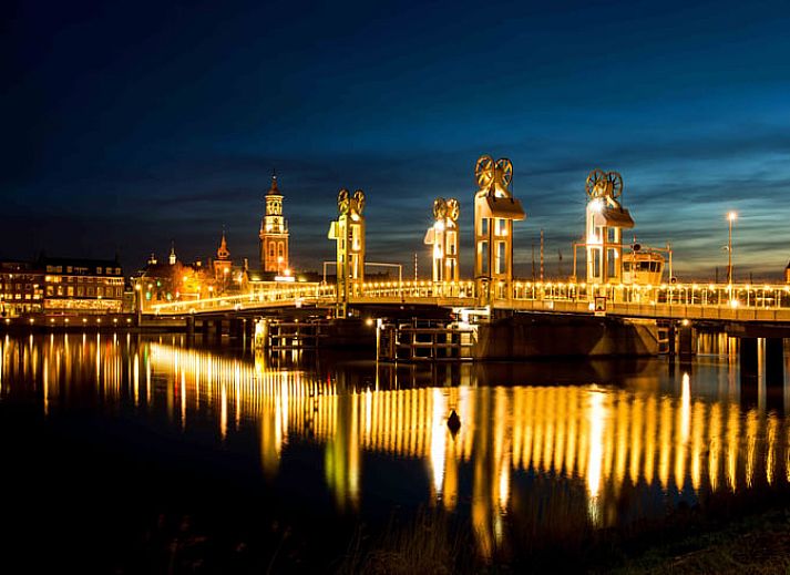 Fully equipped kitchen in Holiday home in IJsselmuiden, perfect for self-catering.