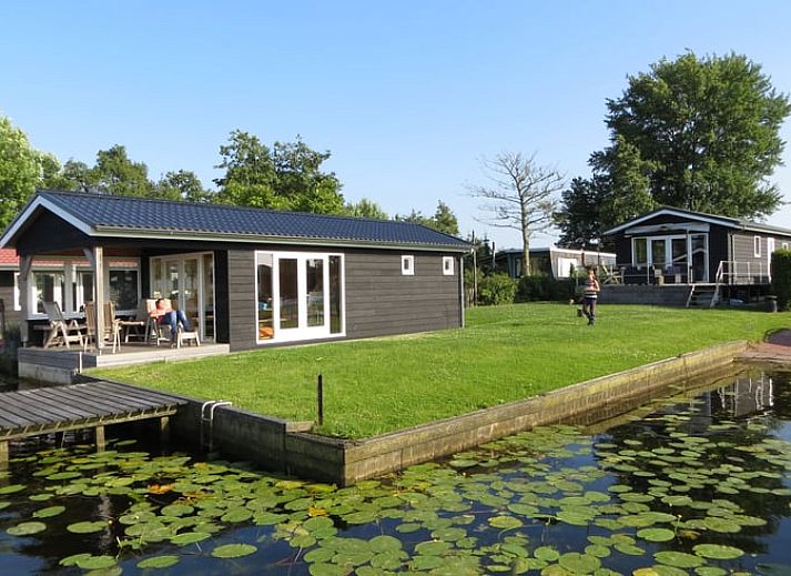 Huisje in IJsselmuiden vakantiehuis aan het water in Noordwest Overijssel, ideaal voor ontspanning en natuurbeleving.