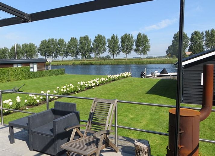Huisje in IJsselmuiden vakantiehuis aan het water in Noordwest Overijssel, ideaal voor ontspanning en natuurbeleving.