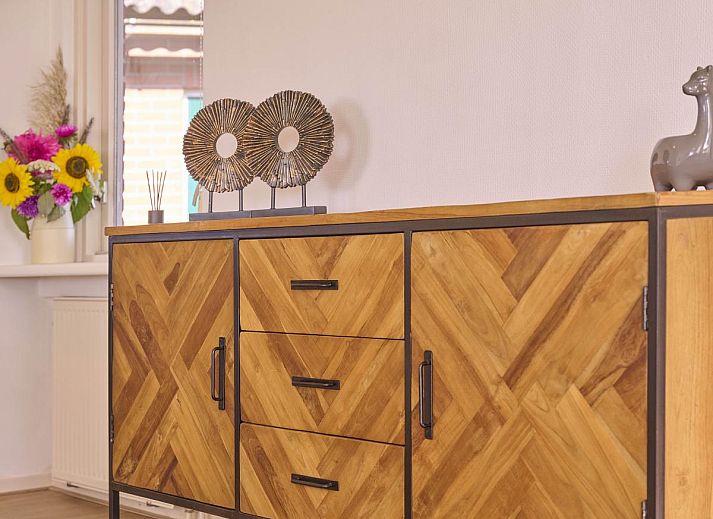 Comfortabele woonkamer in Alpa Casa vakantiehuis, Rouveen, Overijssel met veel natuurlijk licht.