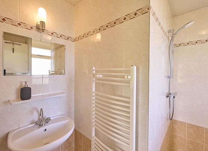 Gezellige slaapkamer in Alpa Casa vakantiehuis, Rouveen, Overijssel met een comfortabel tweepersoonsbed.