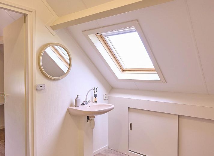 Ruime keuken in Alpa Casa vakantiehuis, Rouveen, Overijssel met moderne apparatuur en veel lichtinval.